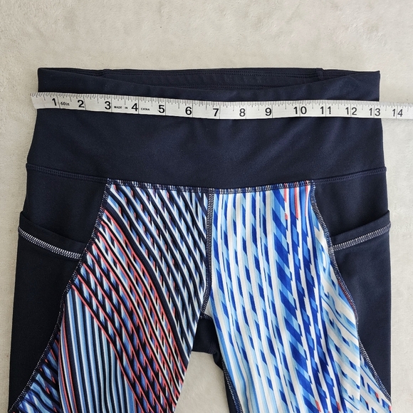 Athleta Relay Capri 2.0 Mosaic Print Leggings Size Small - Picture 6 of 11